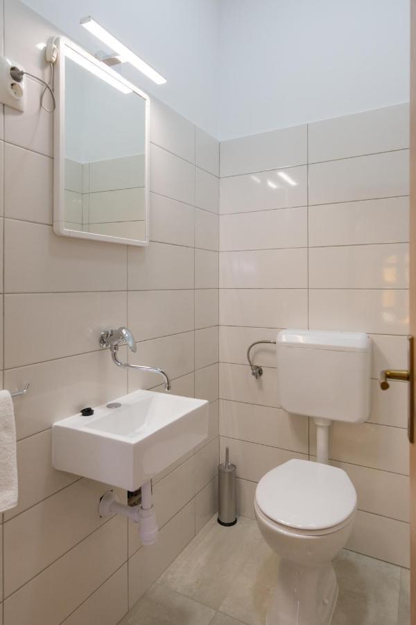 Apartments By The Sea Kastel Stari, Kastela - 15894 Exterior foto