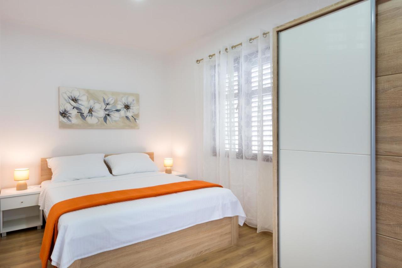 Apartments By The Sea Kastel Stari, Kastela - 15894 Exterior foto