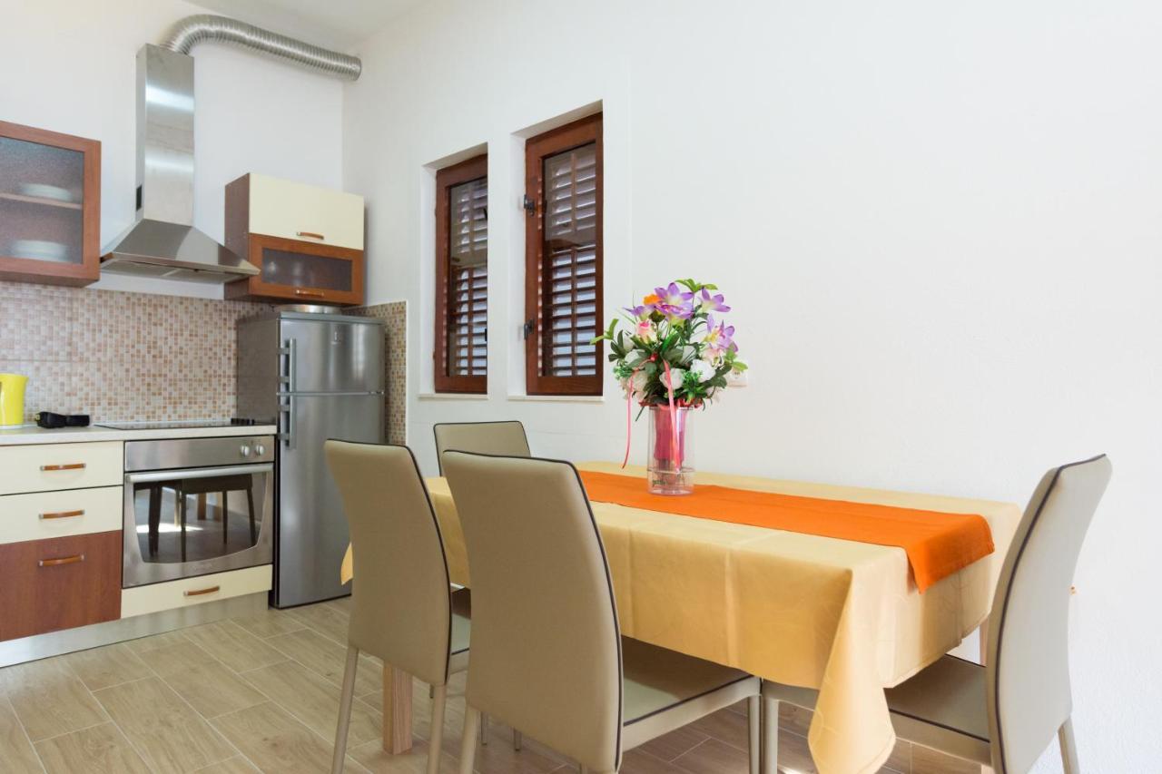 Apartments By The Sea Kastel Stari, Kastela - 15894 Exterior foto
